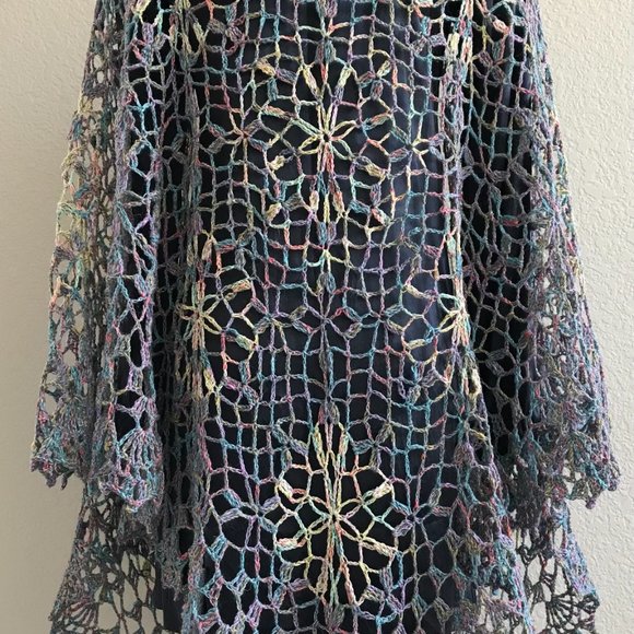 NEW Handmade English Ivy Lace Shawl, Triangular (95"L & 45"D) - Picture 6 of 14